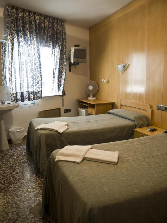 Hostal Lizana Huesca Rum bild