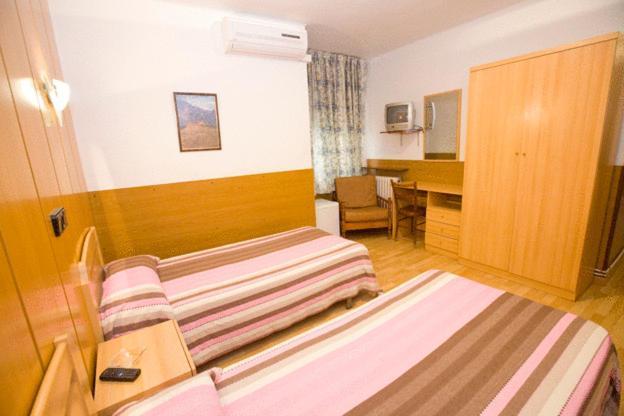 Hostal Lizana Huesca Exteriör bild