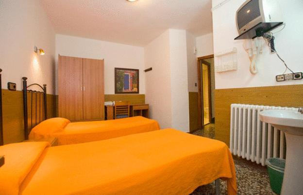 Hostal Lizana Huesca Exteriör bild