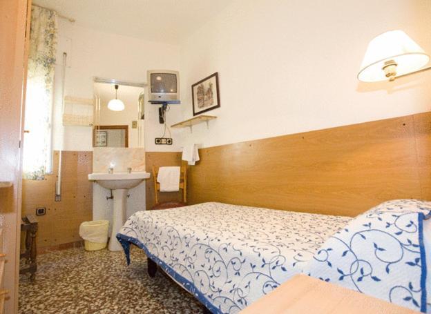 Hostal Lizana Huesca Exteriör bild